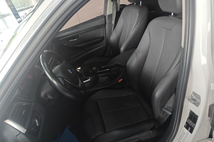 宝马3系 2018款 320Li 时尚型中控内饰19