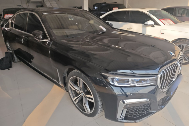 宝马7系 2018款 740Li 领先型 M运动套装车身外观3