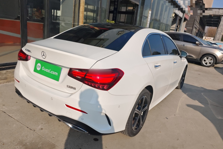 奔驰A级 2023款 A 200 L 时尚型车身外观7