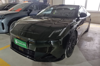 领克10 EM-P 2025款 240四驱Ultra运动版