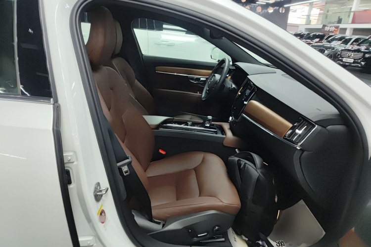 沃尔沃S90 2025款 B5 智逸豪华版局部细节41