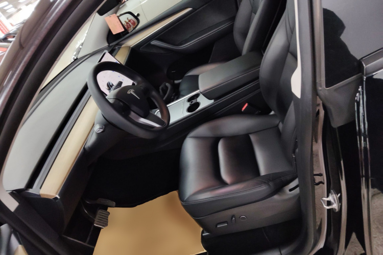 特斯拉 Model Y 2021款 标准续航后驱版中控内饰19