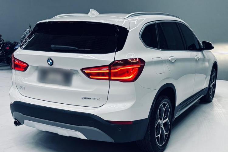 宝马X1 2019款 sDrive18Li 尊享型车身外观6004