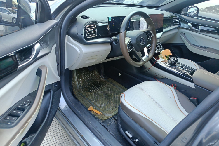 比亚迪 秦PLUS 2023款 冠军版 DM-i 55KM超越型中控内饰20