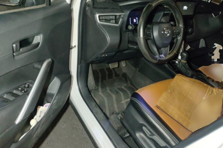 丰田 卡罗拉锐放 2023款 2.0L 先锋版中控内饰20