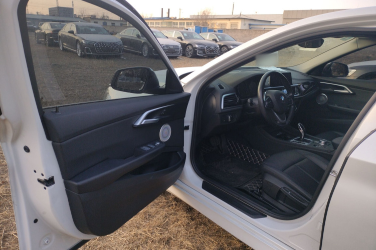 宝马1系 2021款 120i M运动版中控内饰7003