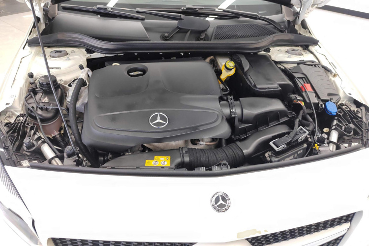 奔驰A级(进口) 2018款 A 200 动感型机舱底盘24
