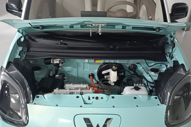 五菱汽车 宏光MINIEV 2025款 四门版 臻享+款机舱底盘24