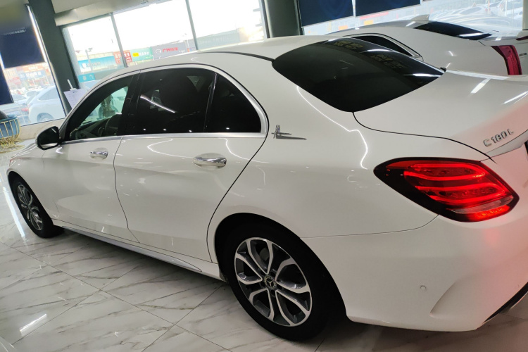 奔驰C级 2017款 改款 C 180 L 时尚型运动版车身外观4