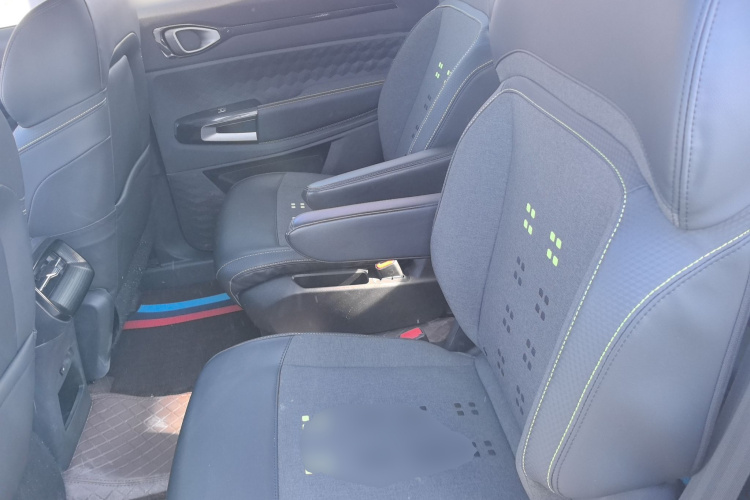 宝骏RM-5 2019款 1.5T 手动24小时在线精英型 6座中控内饰21