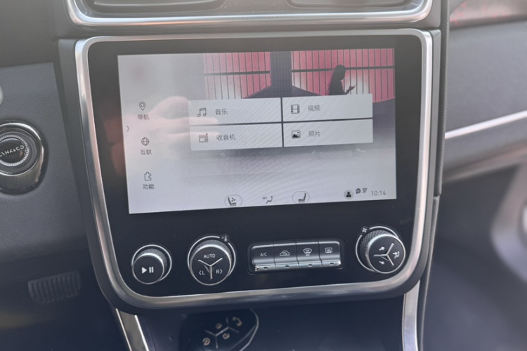 领克01 2017款 2.0T 四驱劲Pro版中控内饰7005