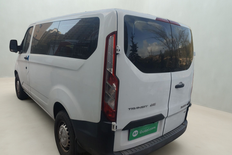 福特 全顺 2019款 2.0T柴油多功能商用车短轴低顶6座国VI车身外观5