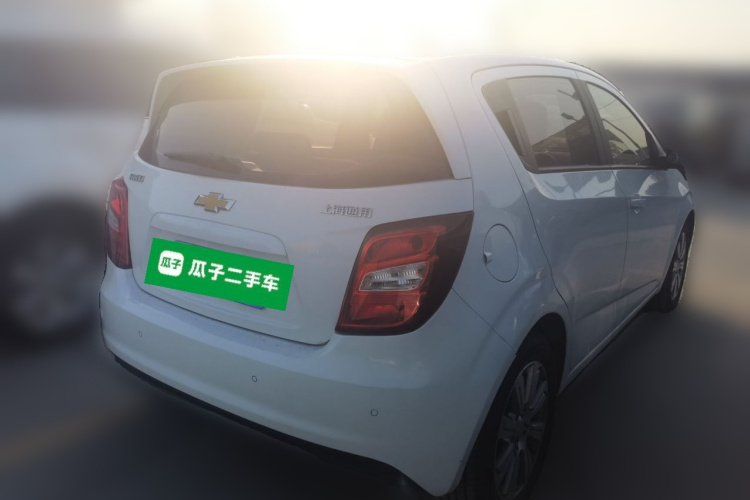雪佛兰 爱唯欧 2014款 两厢 1.6SX AT 风尚版车身外观7