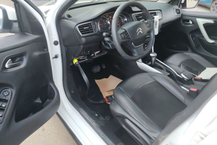 雪铁龙C3-XR 2015款 1.6L 自动先锋型中控内饰20