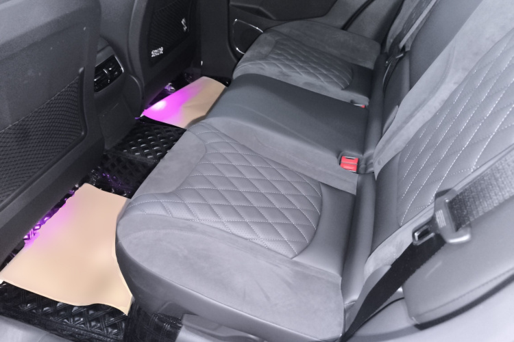 红旗HS5 2019款 2.0T 智联旗享四驱版中控内饰7004