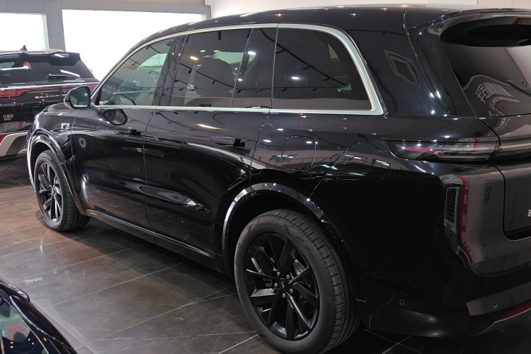 理想汽车 理想L8 2023款 Air车身外观4