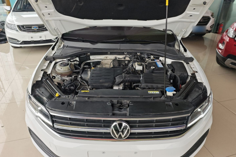 大众 宝来 2021款 1.5L 自动时尚智联版机舱底盘24