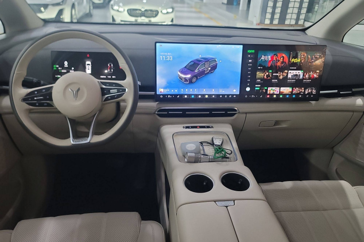 岚图汽车 岚图梦想家 2025款 PHEV 四驱卓越鲲鹏版中控内饰12