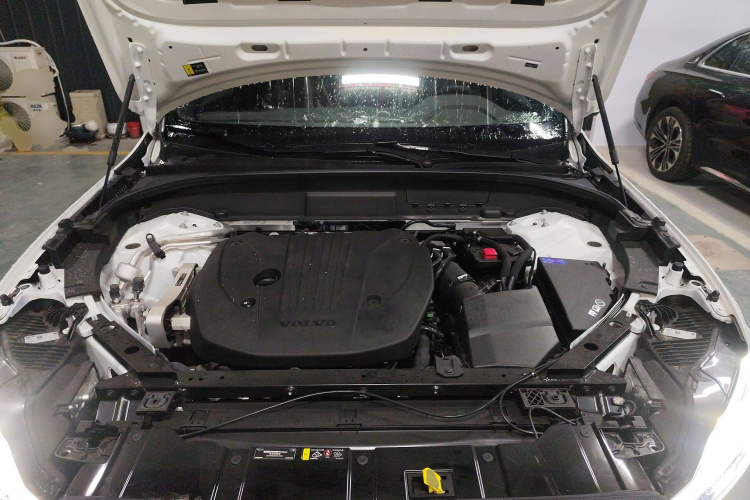 沃尔沃XC60 2025款 B5 四驱智远豪华版机舱底盘24