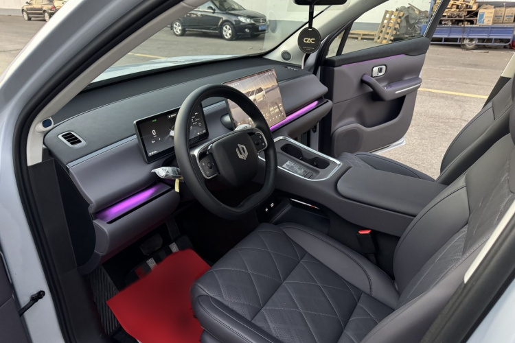 零跑汽车 零跑C16 2026款 纯电 630激光雷达智尊版 5座中控内饰7003