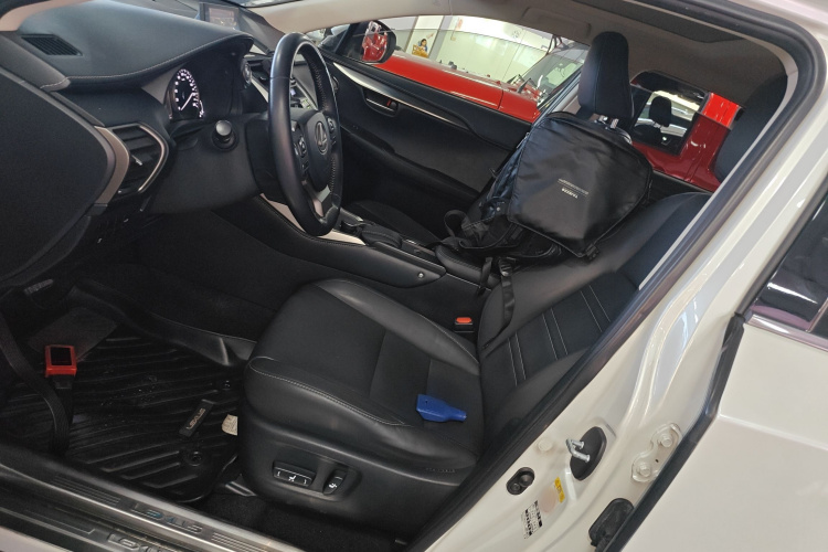 雷克萨斯NX 2015款 200 全驱 锋尚版中控内饰19