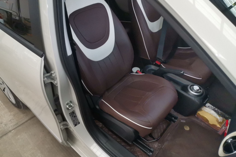 五菱汽车 五菱缤果 2023款 203km 轻享款局部细节41