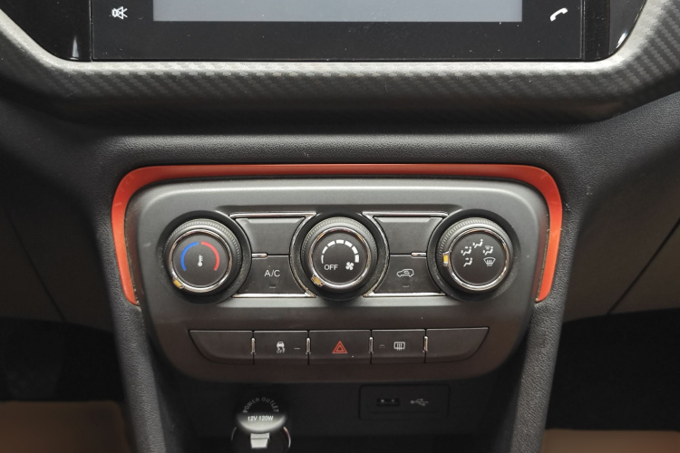 奇瑞 瑞虎3X 2017款 1.5L 手动时尚版局部细节16