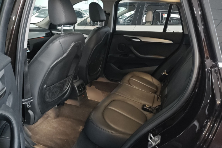 宝马X1 2019款 sDrive20Li 领先型中控内饰21