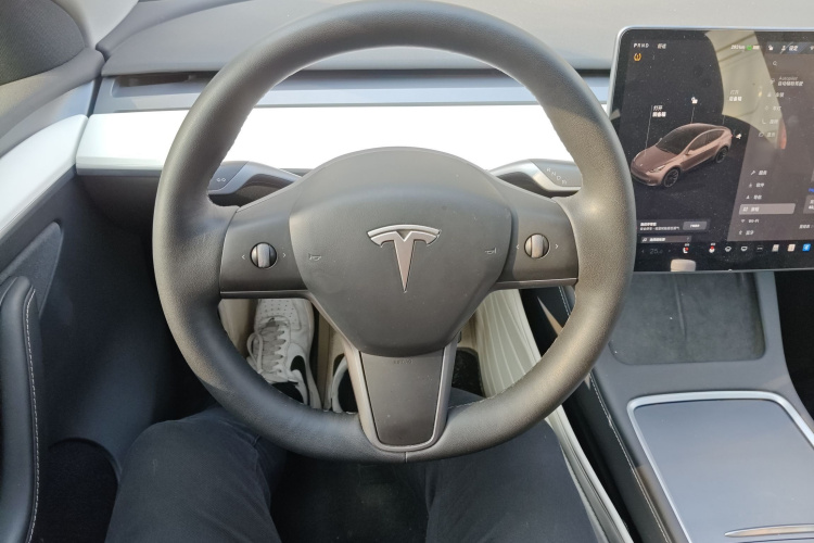 特斯拉 Model Y 2021款 标准续航后驱版中控内饰13