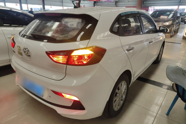 现代 悦纳RV 2017款 1.4L 自动活力版SPORT 国V车身外观6005