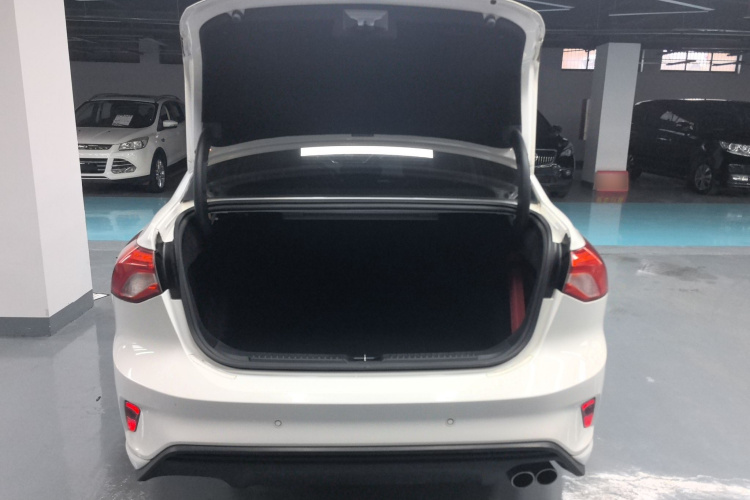 福特 福克斯 2020款 三厢 EcoBoost 180 自动锋潮型局部细节23