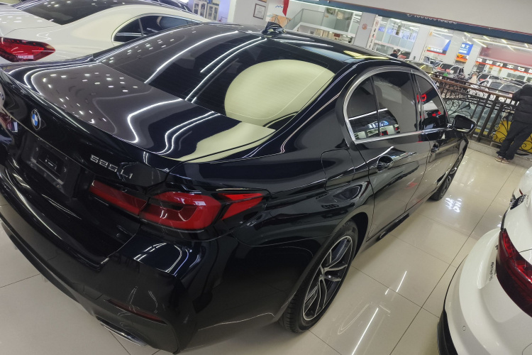 宝马5系 2022款 改款二 525Li M运动套装车身外观6005