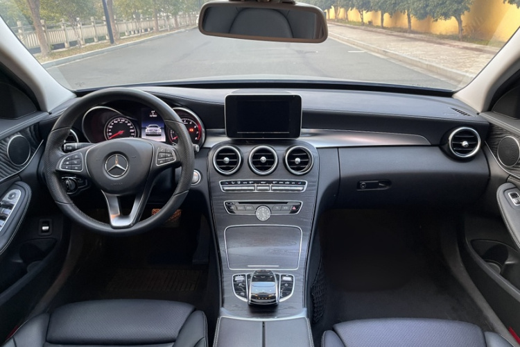 奔驰C级 2016款 C 200 L 运动型中控内饰7010