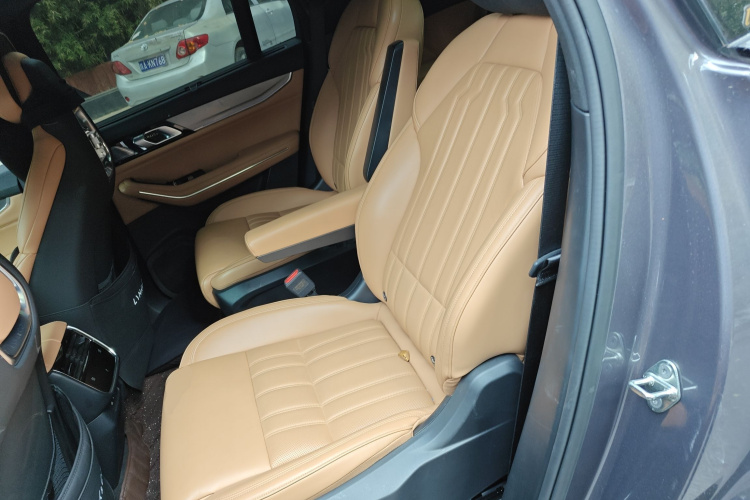 领克09 EM-P 2023款 2.0TD EM-P 远航版PM 六座中控内饰21