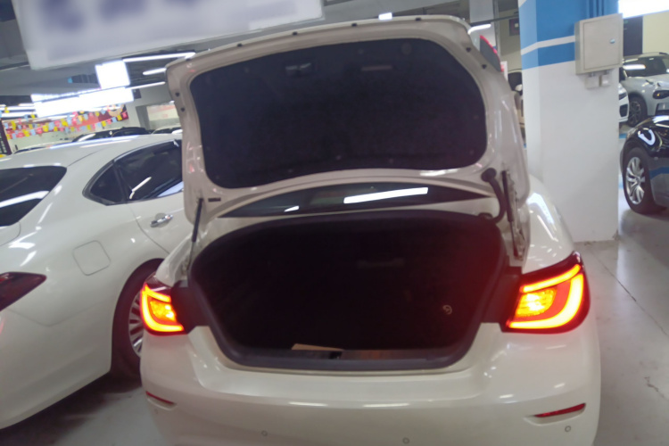 英菲尼迪Q70 2019款 Q70L 2.0T 悦享版局部细节23