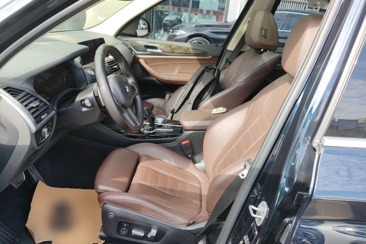 宝马X3 2021款 改款 xDrive30i 领先型 M运动套装中控内饰19