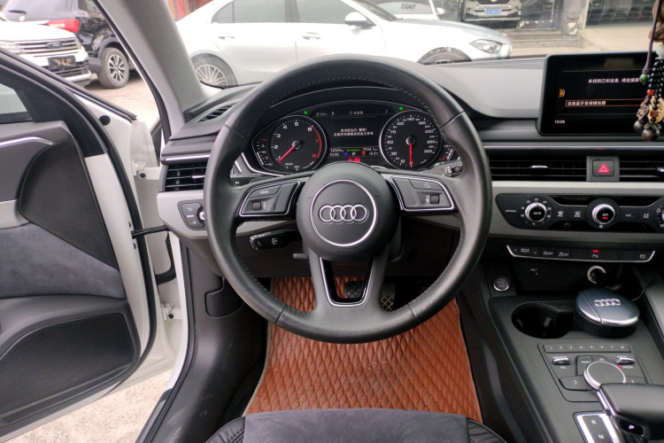 奥迪A4L 2019款 40 TFSI 进取型 国V中控内饰13