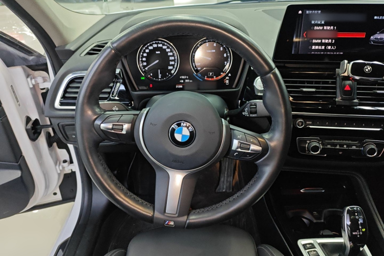 宝马1系 2021款 改款 125i M运动曜夜版中控内饰13