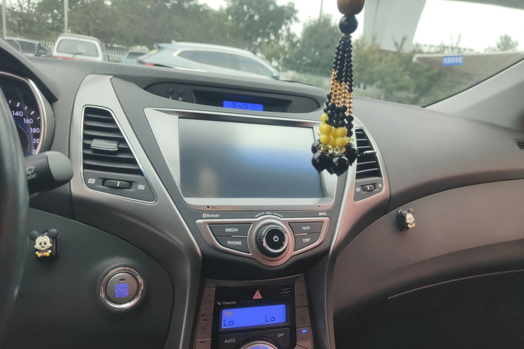 现代 朗动 2013款 1.6L 自动尊贵型局部细节16