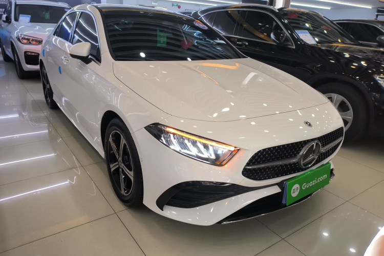 奔驰A级 2025款 A 200 L 时尚型车身外观3