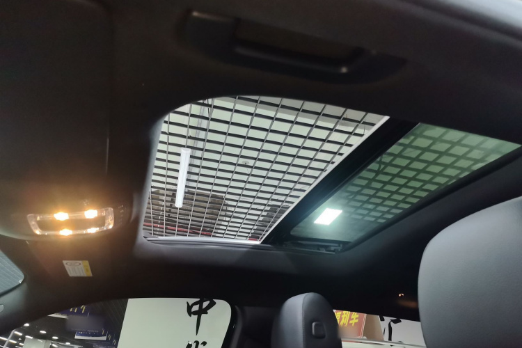 奔驰GLB 2024款 GLB 200 动感型中控内饰22