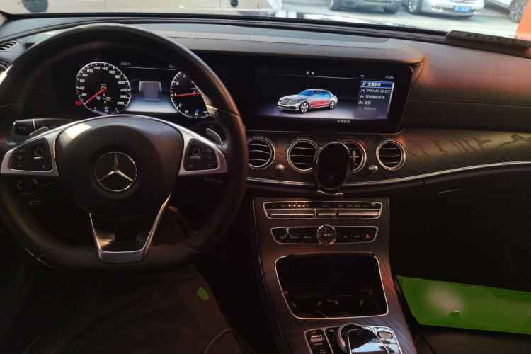 奔驰E级 2018款 改款 E 300 L 运动豪华型中控内饰7002