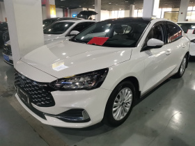 福特 福克斯 2021款 三厢 EcoBoost 180 自动锋潮型