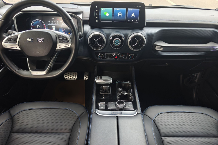 北京BJ40 2023款 2.0T 自动四驱城市猎人版侠客型中控内饰7006