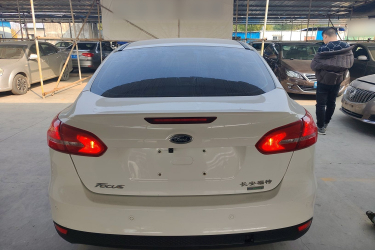 福特 福克斯 2015款 三厢 EcoBoost 125 自动超能风尚型车身外观6