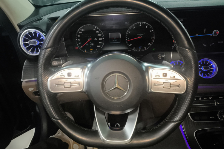 奔驰E级 2020款 改款 E 300 L 运动时尚型中控内饰13
