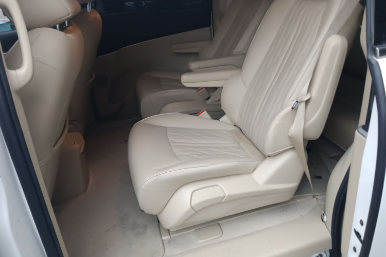 别克GL8 2023款 改款 陆上公务舱 豪华型中控内饰21