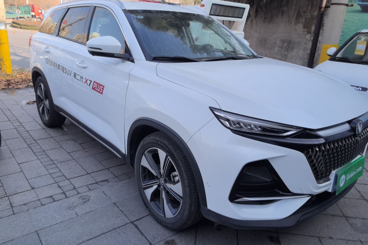 长安X7 PLUS 2024款 1.5T 自动尊耀型 7座车身外观3