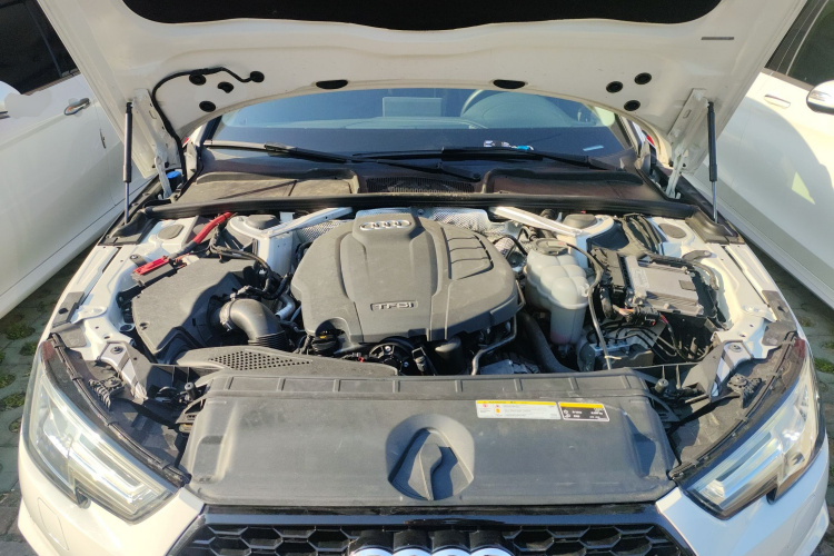 奥迪A4L 2019款 40 TFSI 时尚型 国VI机舱底盘24