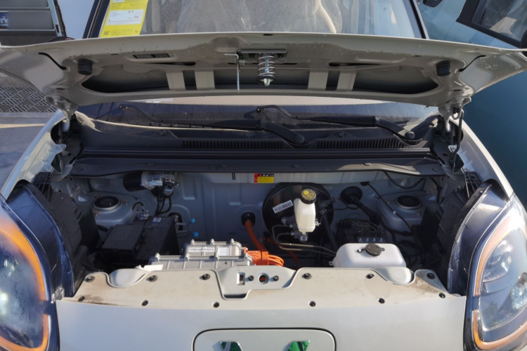 五菱汽车 宏光MINIEV 2025款 四门版 臻享+款机舱底盘24